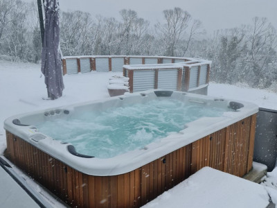 Stay warm and relaxed all winter long with these tips for using your spa pool in cold weather