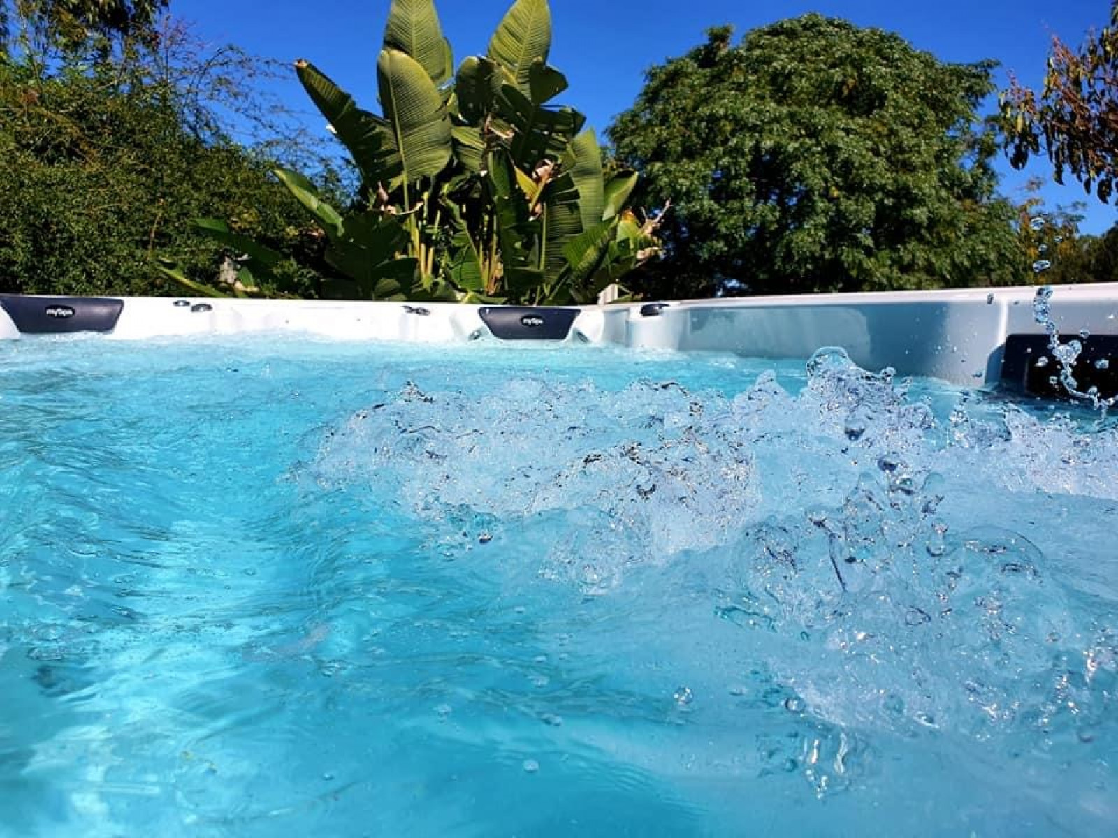 Splash Batavia Coast Pools & Spas Sapphire Spas