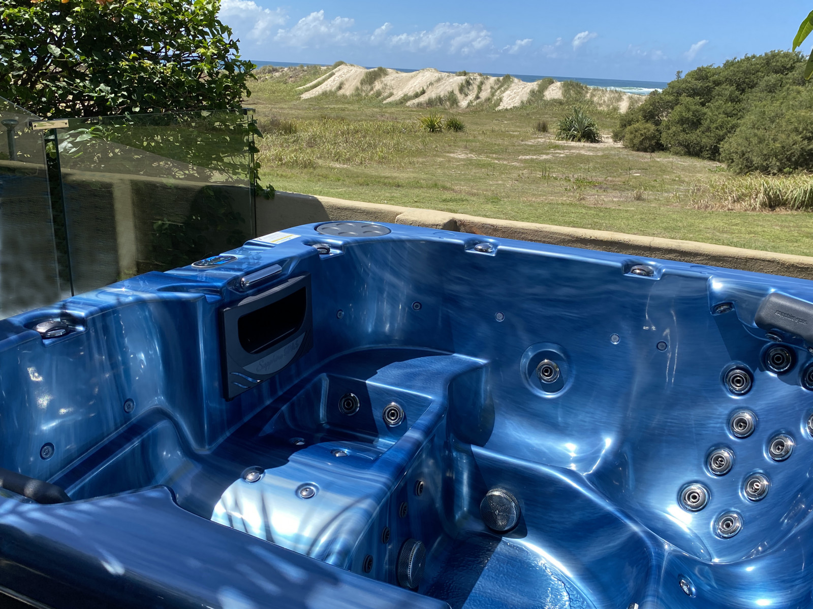 Dazzling Blue Pool and Spa Centre Swim Spas Gold Coast | Sapphire Spas ...