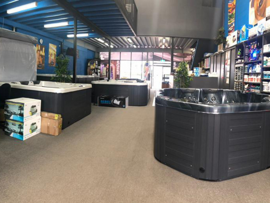 Phil's Pool & Spa Sapphire Spas