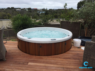 myHotTub ACRYLIC silverwhite CABINET cedar