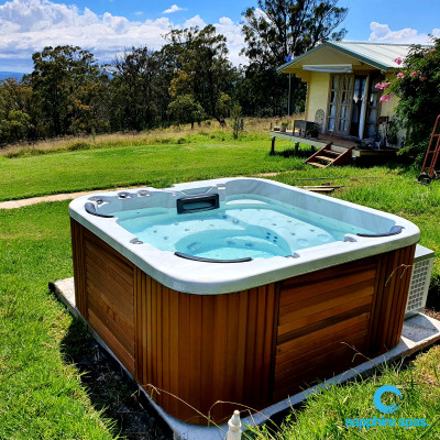 ACRYLIC silverwhite CABINET cedar