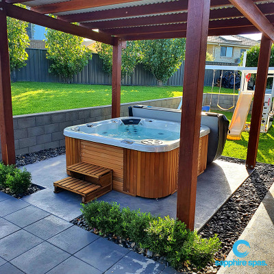 ACRYLIC silverwhite CABINET cedar