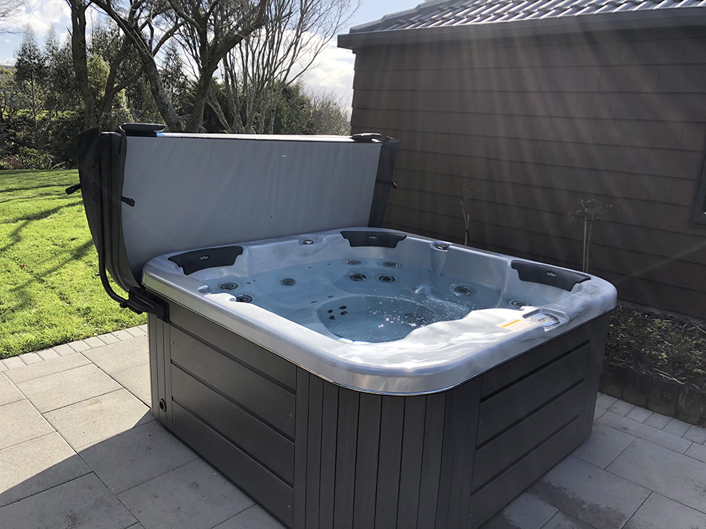 Outdoor Hot Tub ON SALE Sapphire Spas