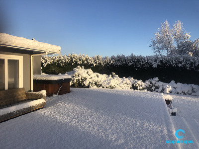 Natural cedar timber cabinet helps this spa blend in with the rugged New Zealand environment thanks to the team @ The Pool Clinic & mySpaManuwatu