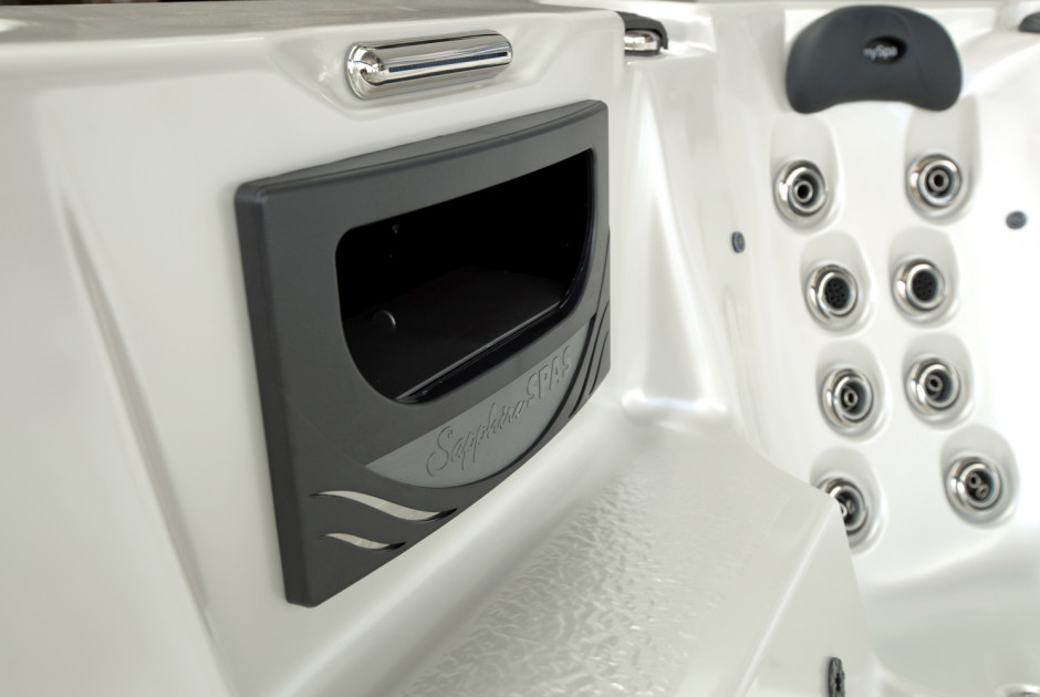 clean lines & water features