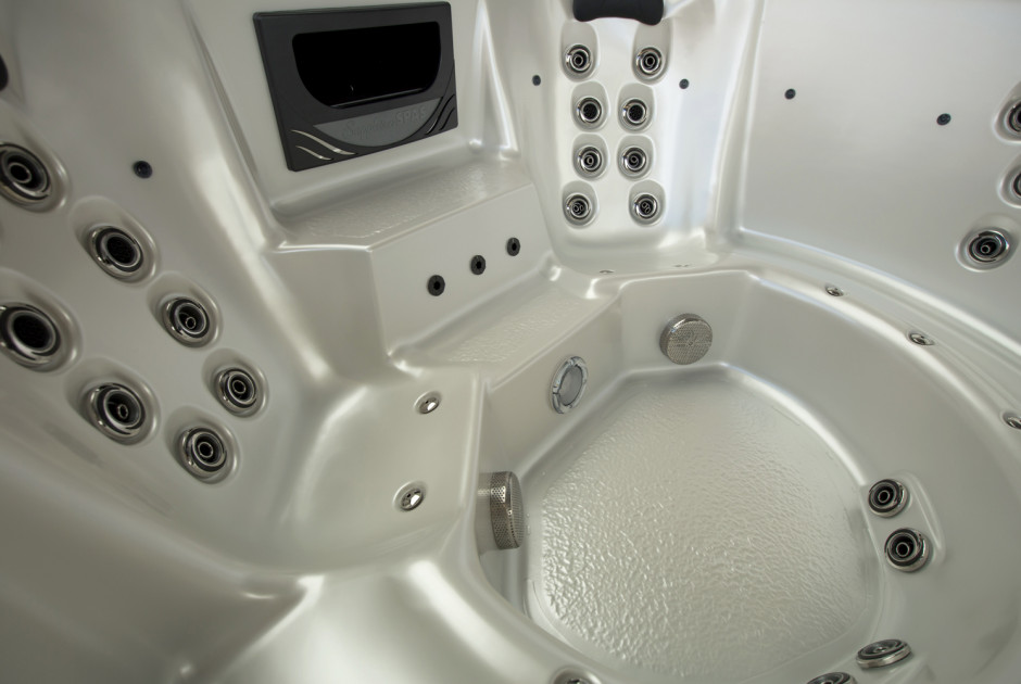 footwell space & massage jets